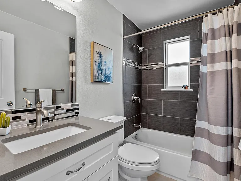 3682 Hudson St — Photo 10