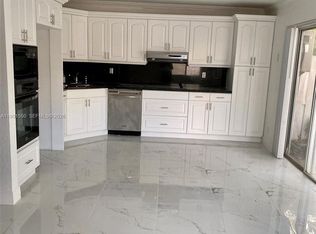 11301 Rockinghorse Rd, Hollywood, FL 33026