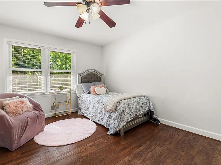 1497 Holly Ln — Photo 11