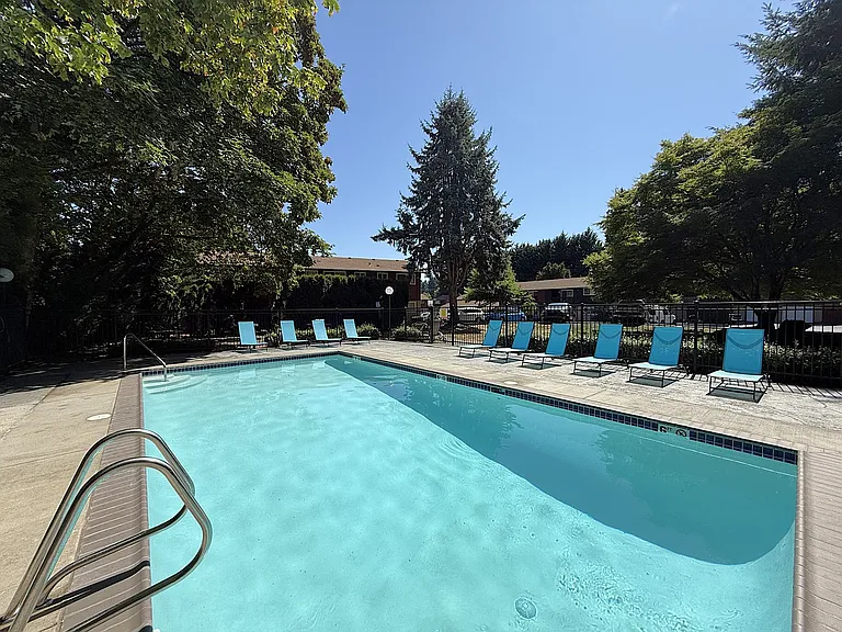Riverside Villa — Photo 9