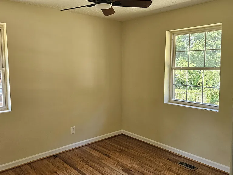 2505 Smith St — Photo 12