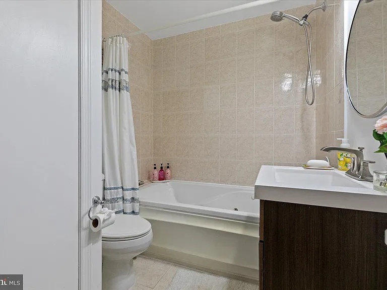 394 Franklin Ave — Photo 17