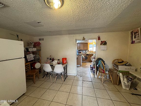 5th image of 740 W CINNABAR Avenue