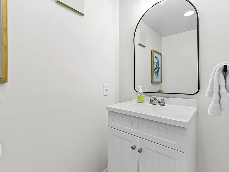 6 Harbour Ln — Photo 4