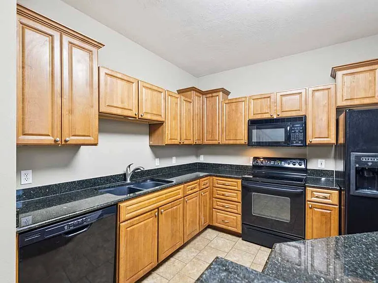 Stone Ridge Estates Apartments & Duplexes — Photo 167