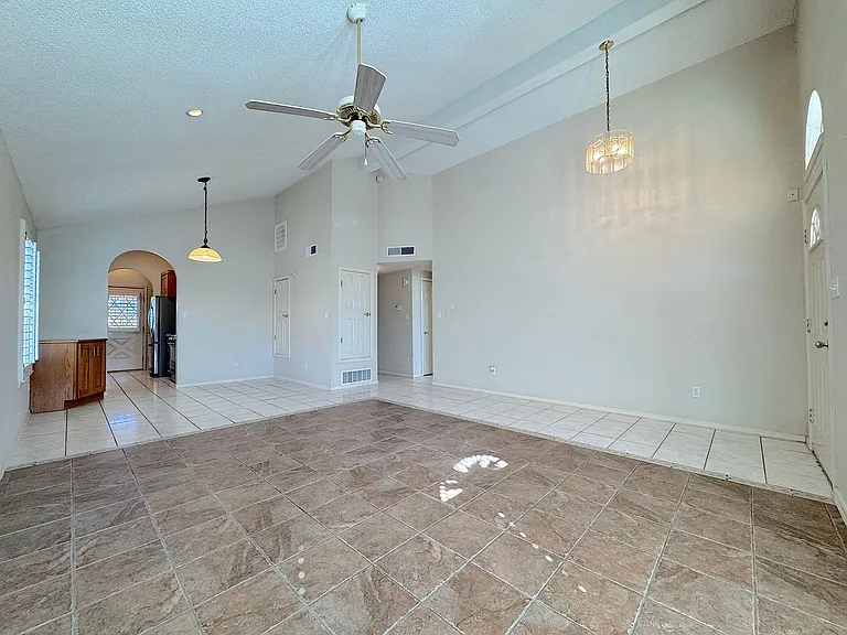 8511 Victor Ln — Photo 3