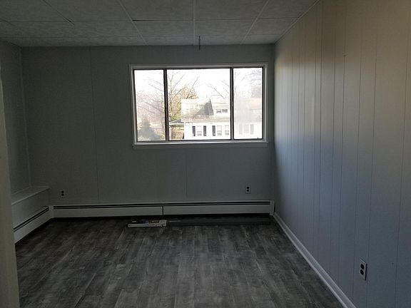 4th image of 133 Warwick Rd N APT F