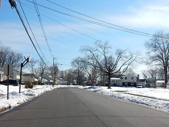 5th image of 1770 Longfellow Dr