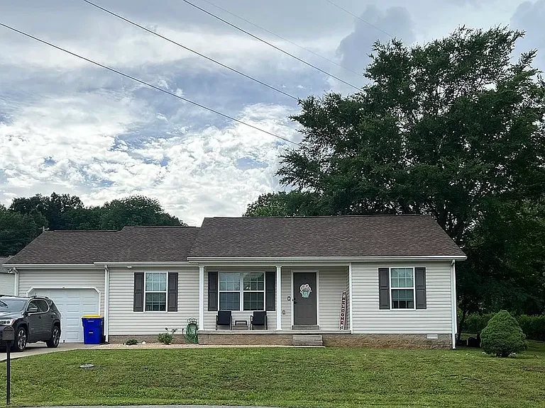 130 Stone Mountain Ct — Photo 1