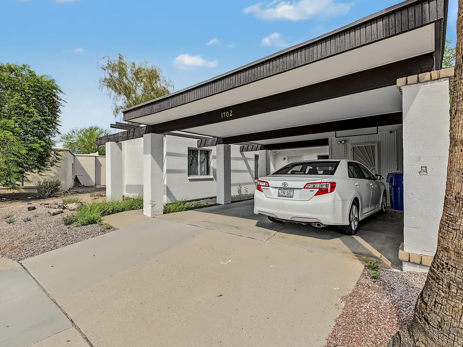 4 bed, 1925 sqft, $2,499 — Photo 1