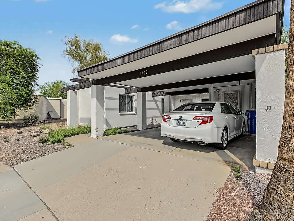 1702 E Gaylon Dr
