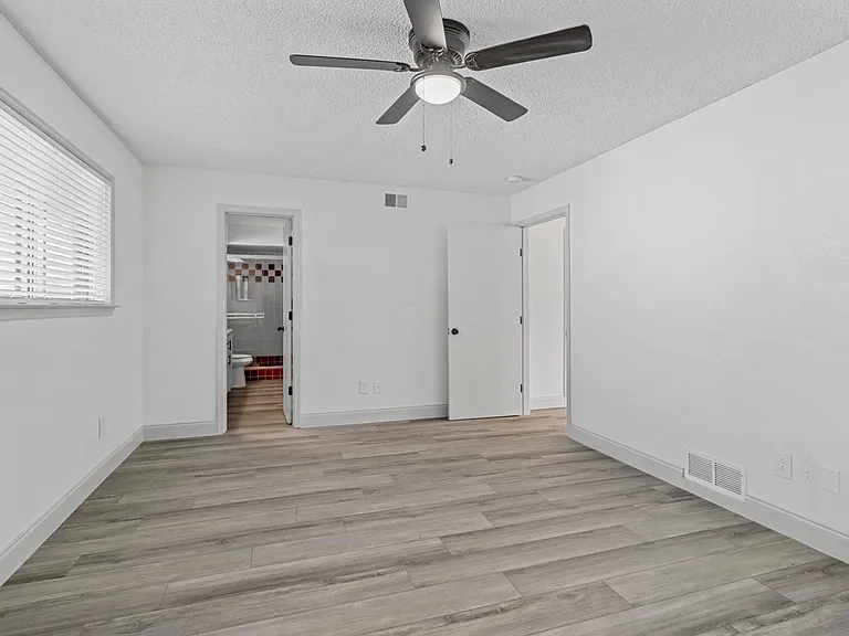 2404 Kentfield Ln — Photo 11