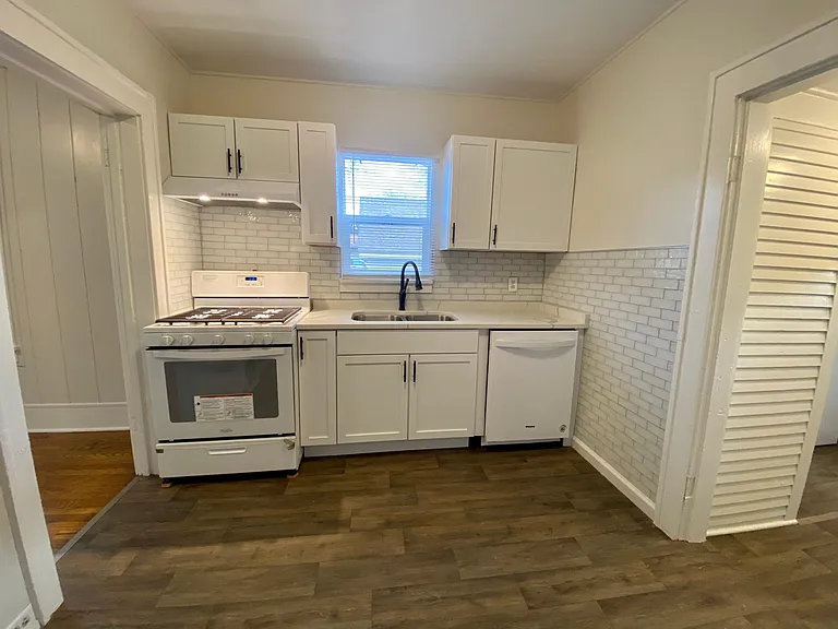 291 S McHenry Ave — Photo 6