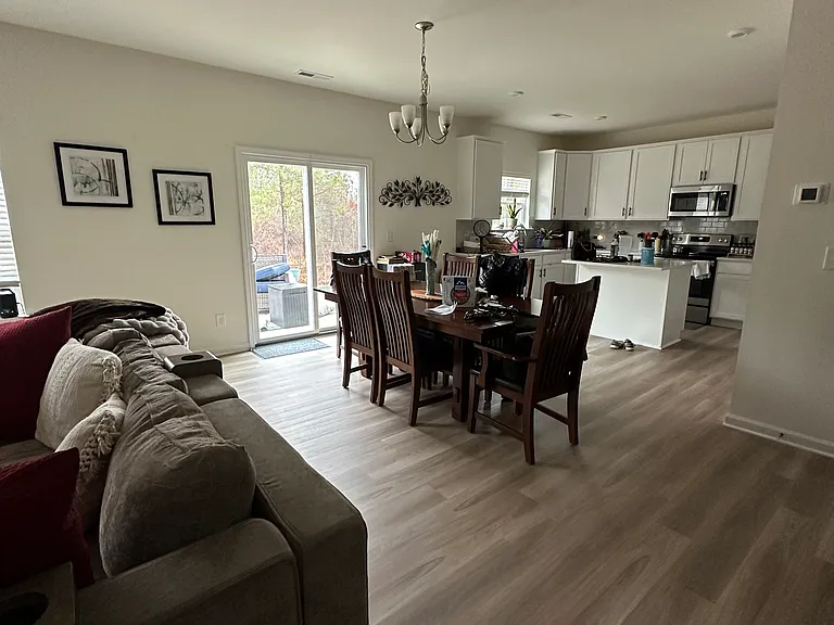 423 Bassett Ln — Photo 21
