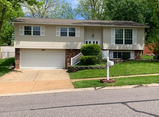 5608 Sky Hill Dr, Saint Louis, MO 63129