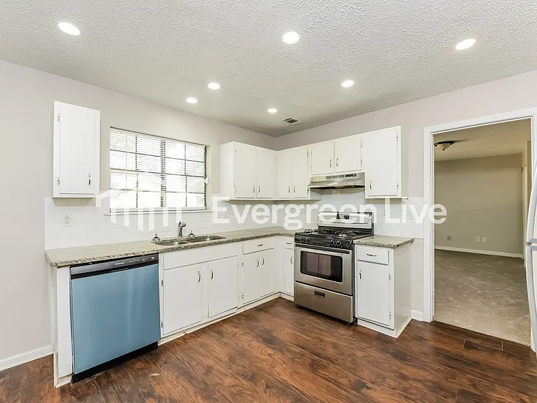 1078 Forest Path — Photo 7