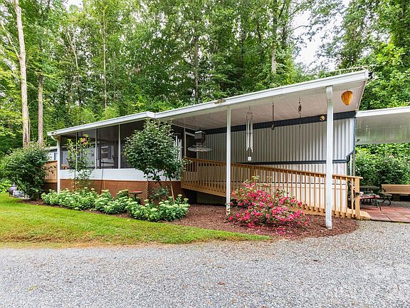 3rd image of 48 Melissa Ln