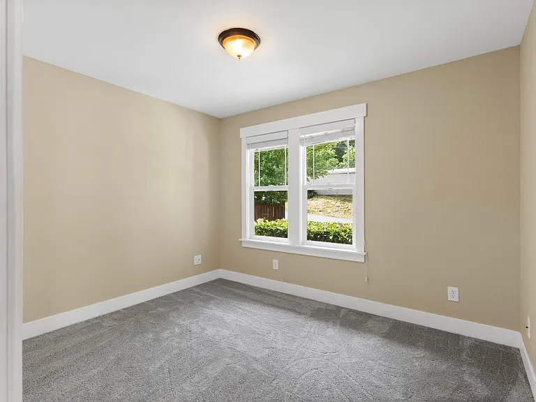 26616 NE Valley St — Photo 16