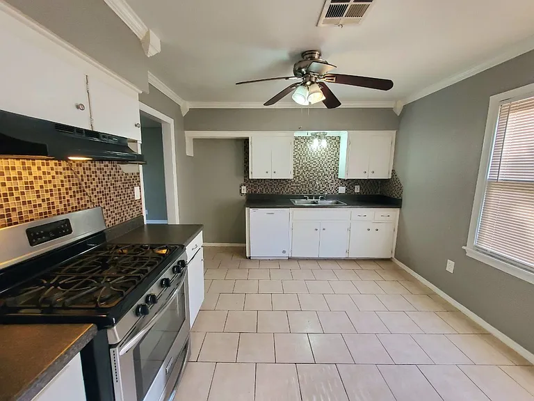 2601 S Glenn Ave — Photo 9