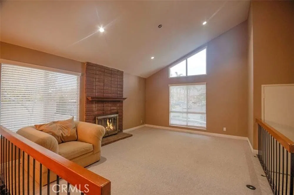 4 bed, 2.5 bath, 2318 sqft, $5,900 — Photo 2