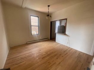 25-46 43rd St #3, Astoria, NY 11103