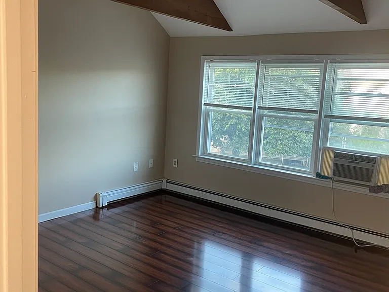347 Circle Rd — Photo 16