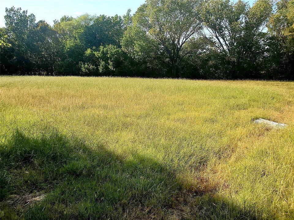 2nd image of 915 Clyde St Lot 2