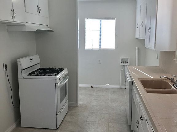 4th image of 1005 Fonthill Ave