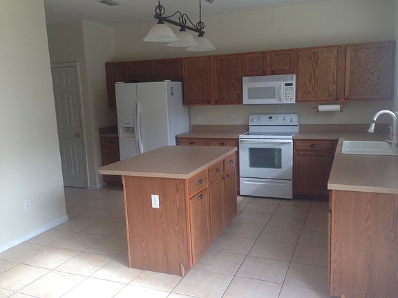 3rd image of 913 Collinswood Dr