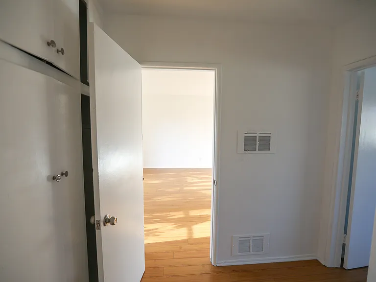 262 S Sycamore Ave #7 — Photo 8