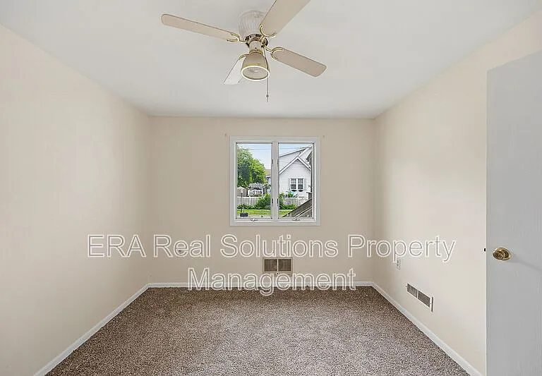 2028 W Galbraith Rd — Photo 40