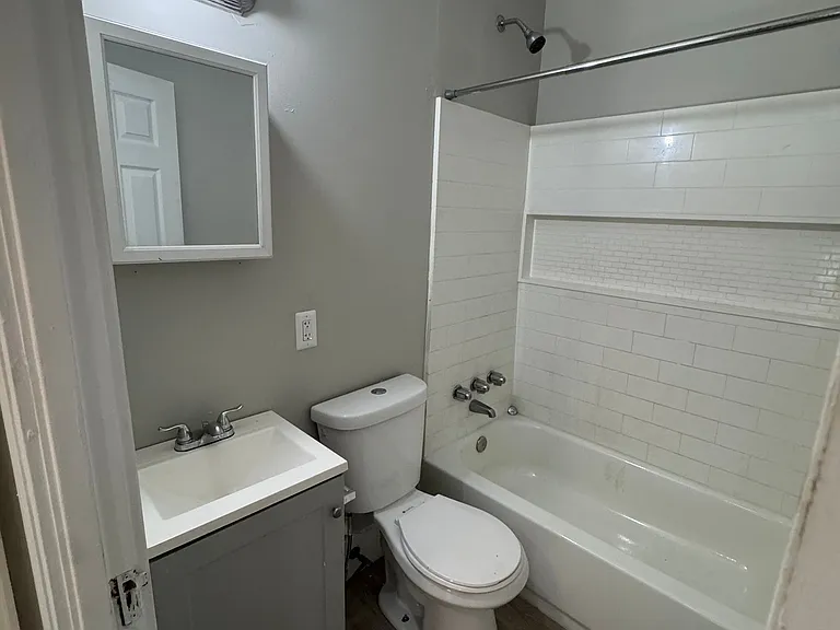 2 bed, 1.0 bath, $1,300 — Photo 14