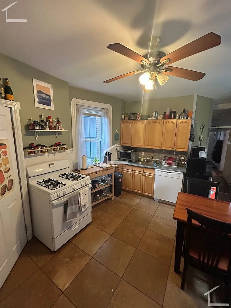 4 bed in Beacon HIll — Photo 3