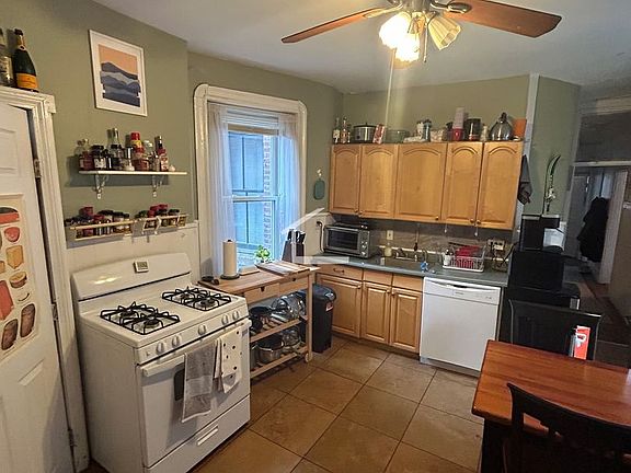 3rd image of 145 Charles St #2L