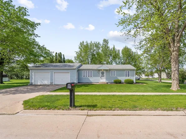 607 E 13th St, Vinton, IA 52349
