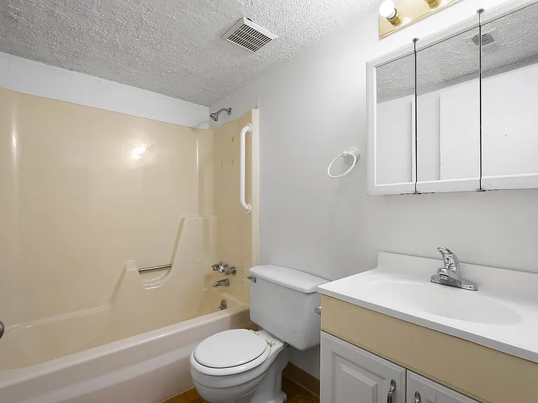 2850 Washington Blvd — Photo 3