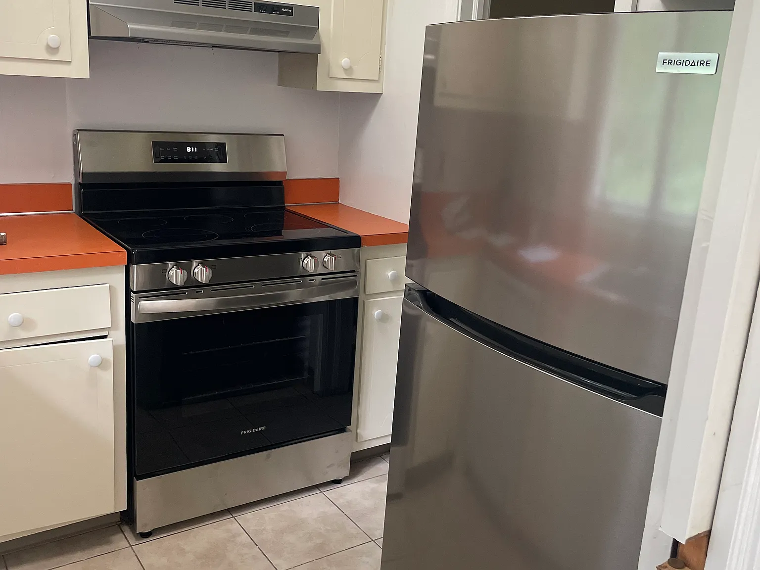 2 bed, 1.5 bath, 900 sqft, $2,100 — Photo 2