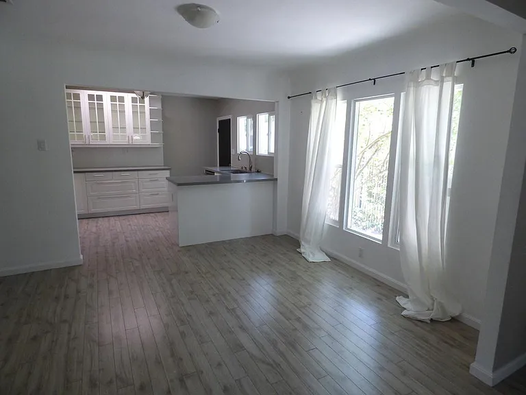 822 N Gardner St — Photo 6