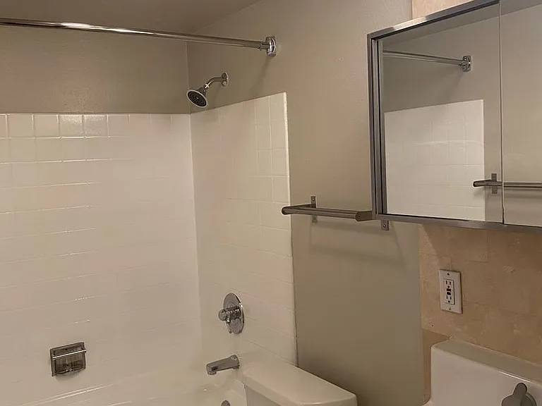 2020 Building — Photo 23