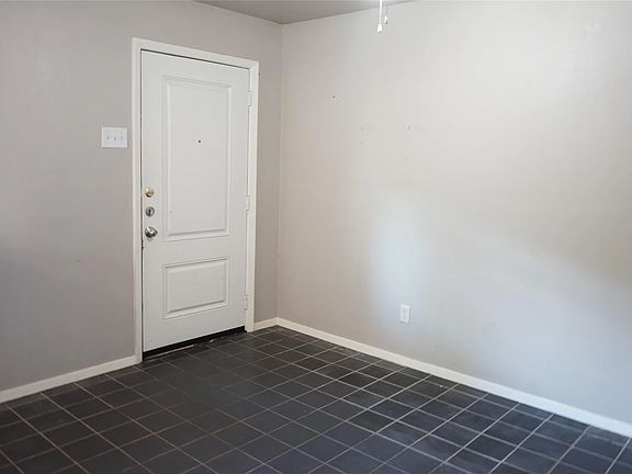 4th image of 1809 W East Roberts Dr #3