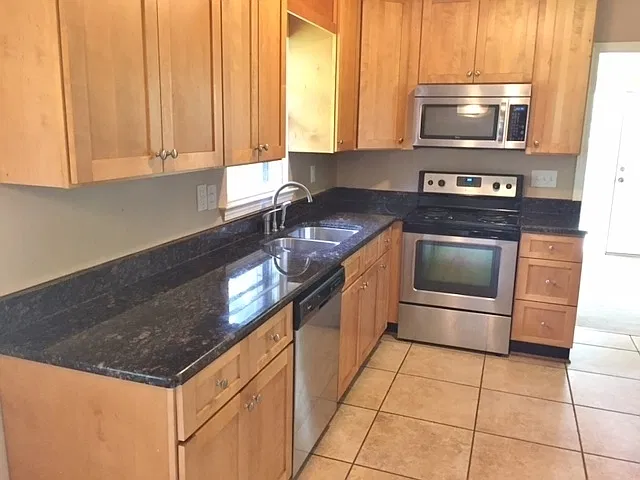 3 bed, 2.0 bath, $2,975 — Photo 2