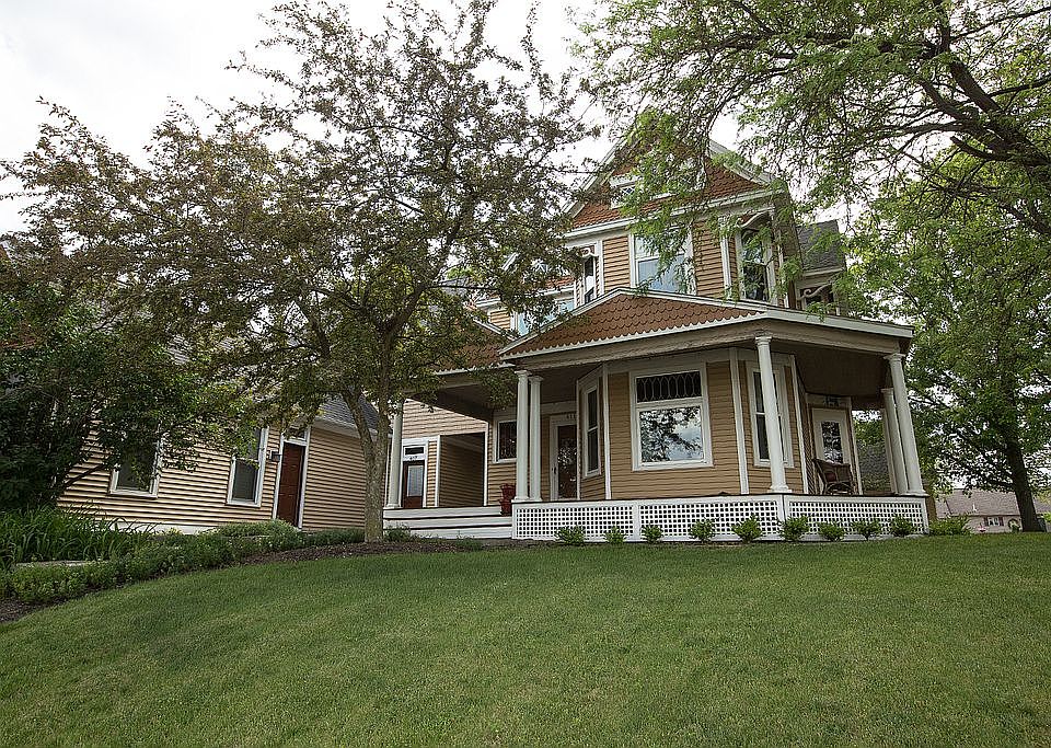 1st image of 407-411 N Main St