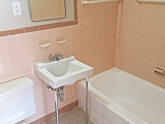 4th image of 15007 Madison Ave APT 4
