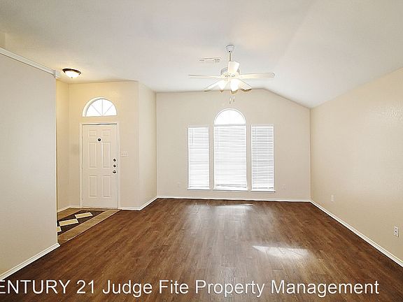 2nd image of 225 Hollywood Dr
