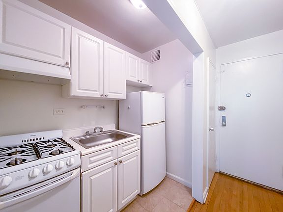 5th image of 150 E 30th St APT 4E