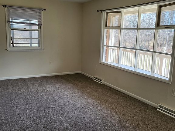 3rd image of 910 Ponds Wood Rd