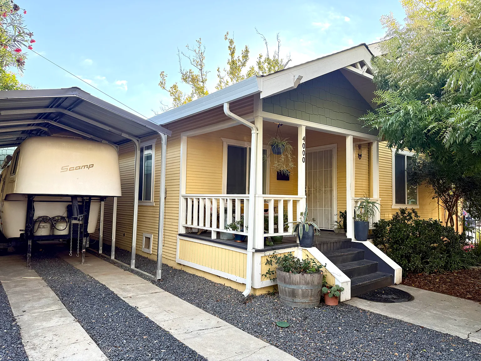 3 bed, 1048 sqft, $3,500 — Photo 1