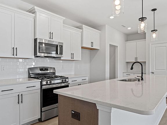 5th image of 931 Westerland Way #74