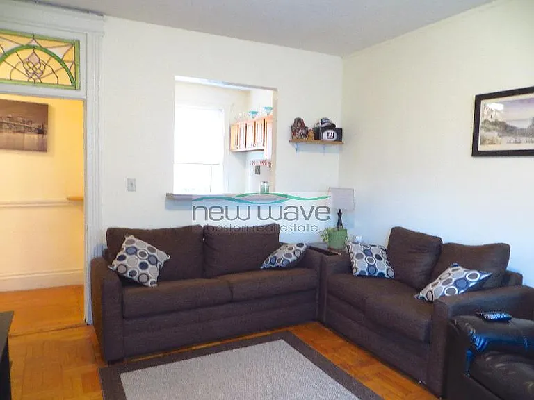 32 Queensberry St #8 — Photo 3