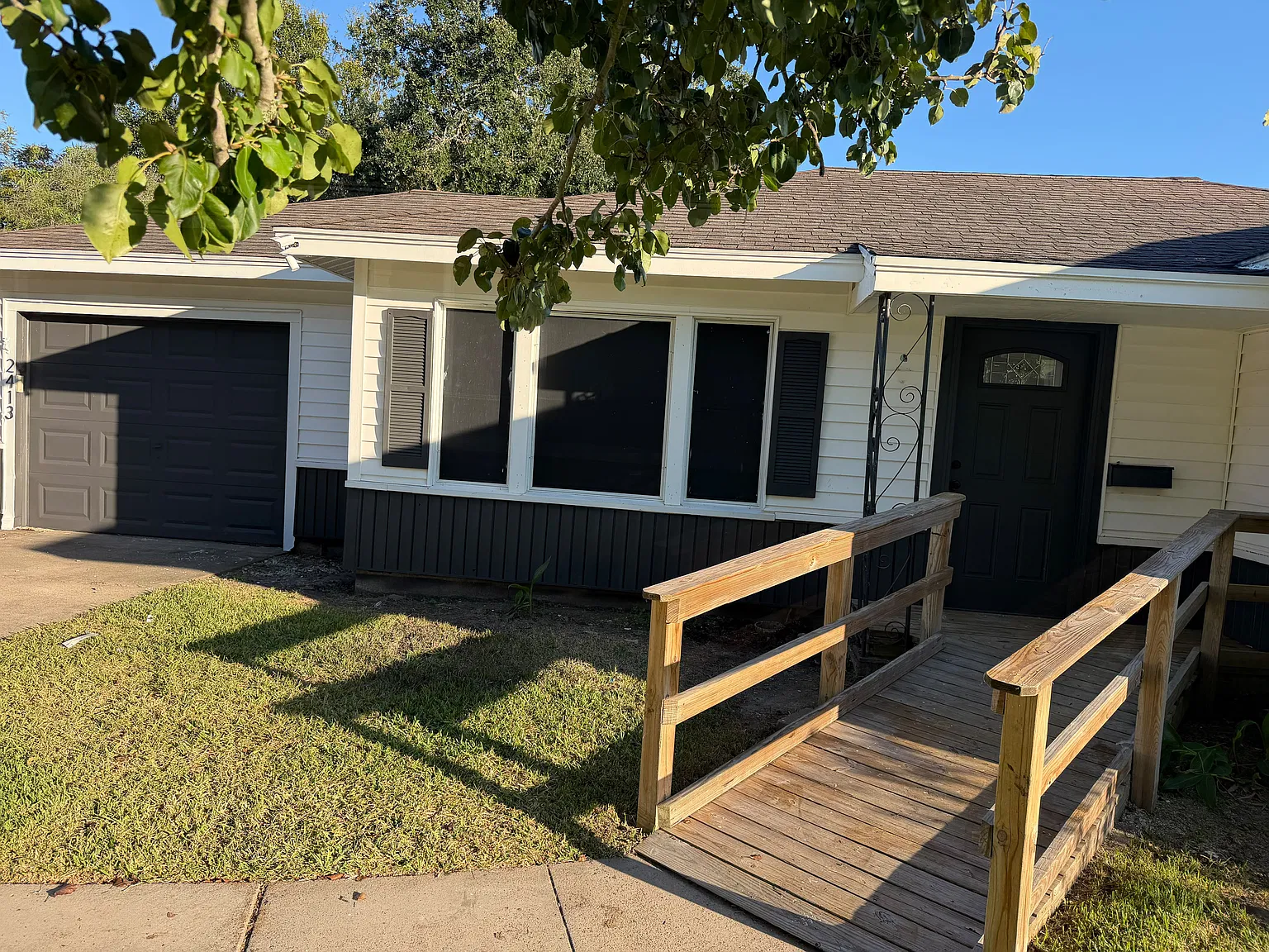 3 bed, 1221 sqft, $1,695 — Photo 1